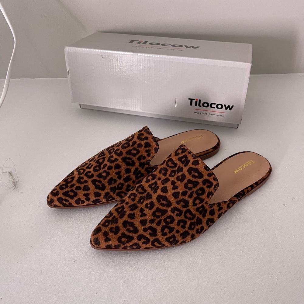 Tilocow slip on Cheetah Print NWT